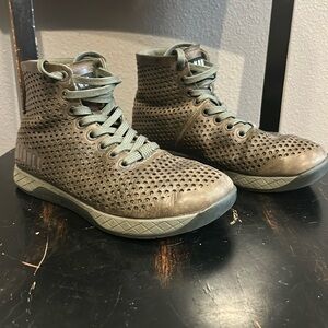 NOBULL TRAINER HIGH- TOP SHOES unisex.